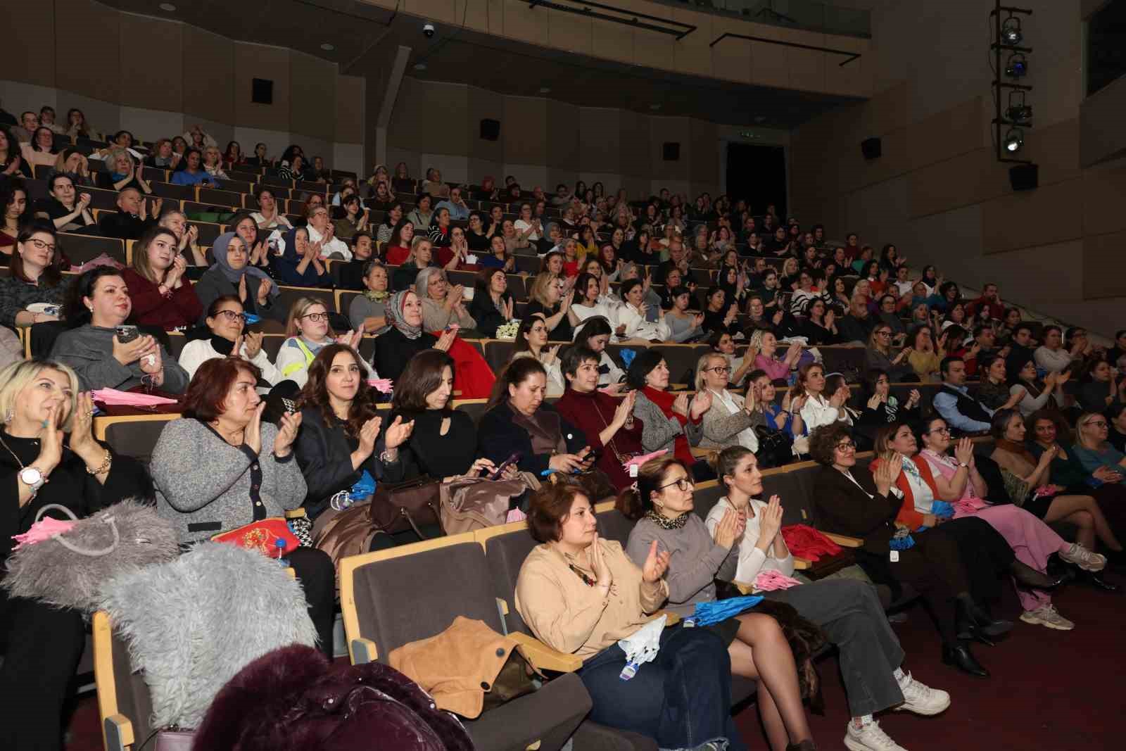 Nilüfer’de 8 Mart Dünya Kadınlar Günü’ne Özel “Yağmur Kadınlar” Müzikali Sahnelendi