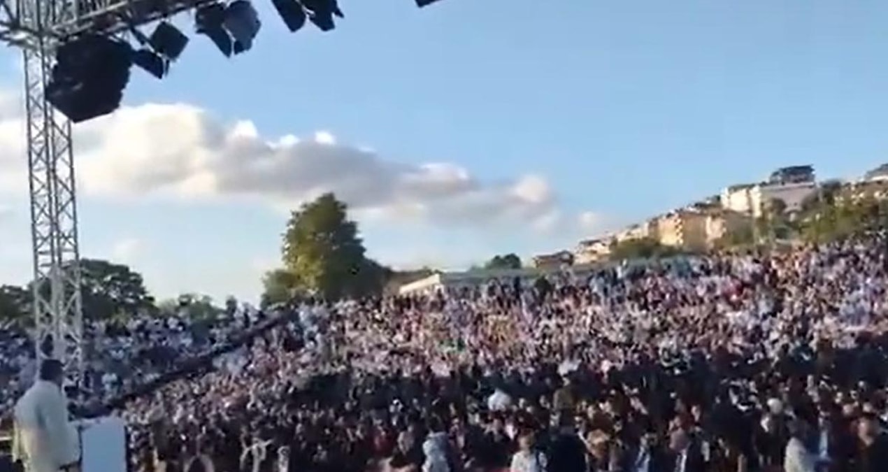 Bilgi universitesinde kayyum rektoru sirtlarini donerek protesto ettiler LtO8KMPb