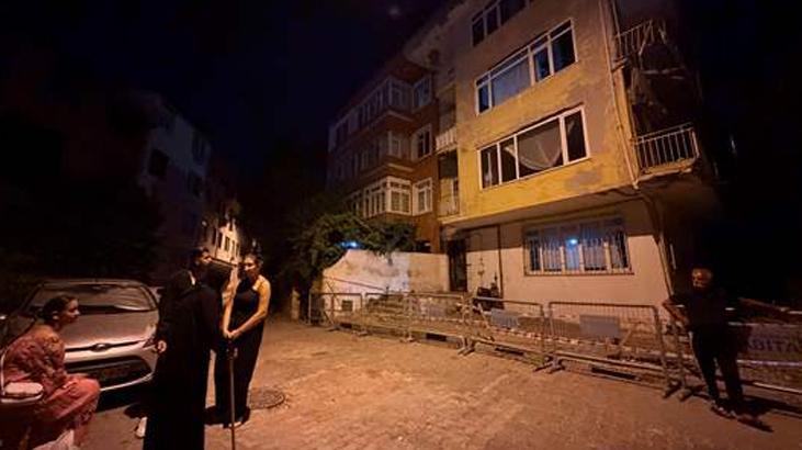 Büyük bir gürültüyle çöktü! 4 katlı bina acil tahliye edildi Haber gorseli