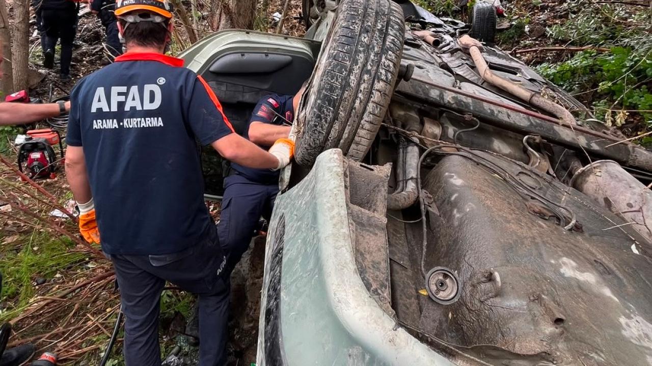Otomobil dereye uçtu: 1 çocuk hayatını kaybetti, 4 kişi yaralandı Haber gorseli